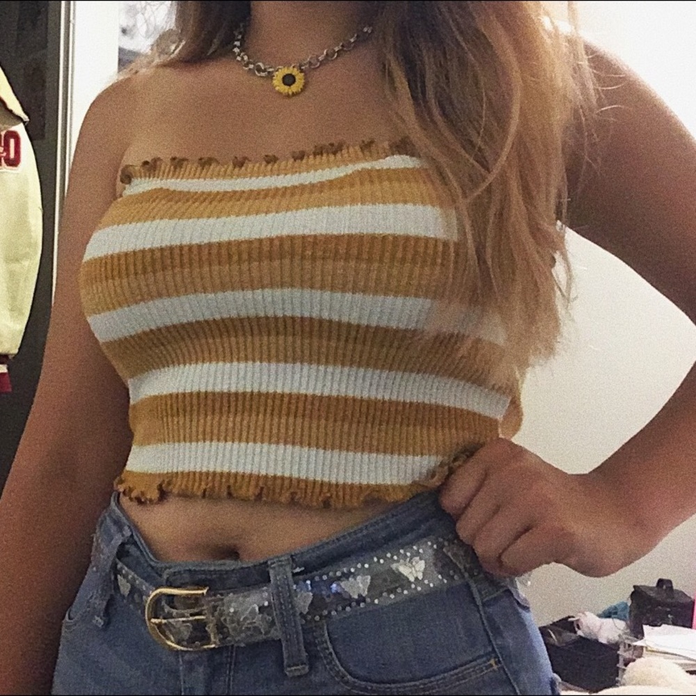 yellow striped tube top💛🌻
